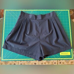 Wayre flow shorts in black